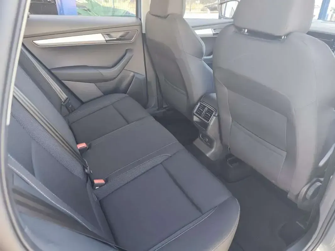 Usado Skoda Karoq Ambition 116 CV (85 kW) 2023 Gris SUV