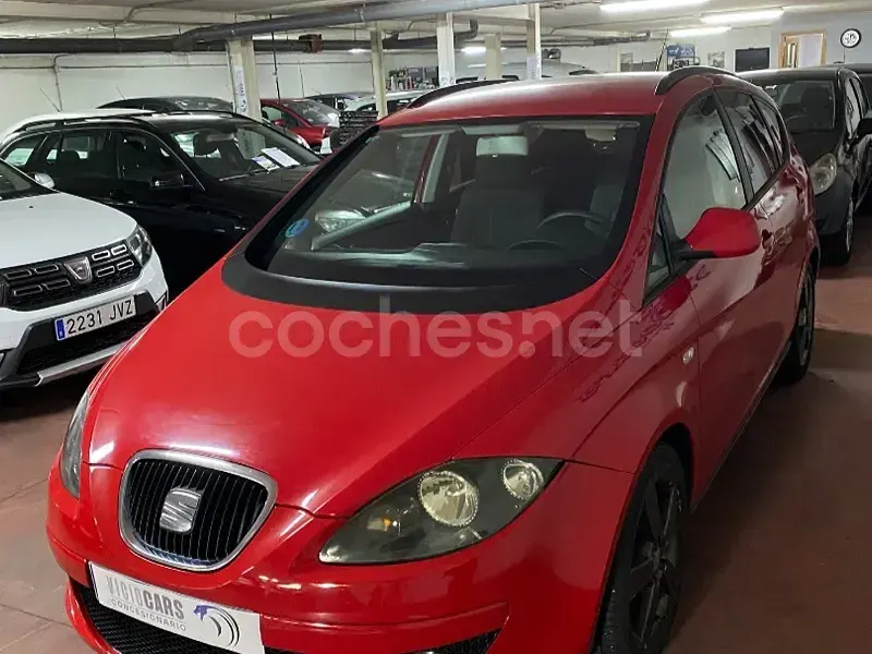Usado Seat Altea XL Style 105 CV (77 kW) 2012 Rojo Monovolumen
