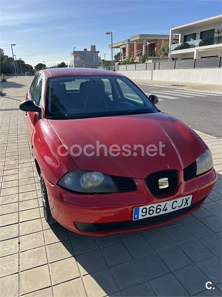 Usado Seat Ibiza 75 CV (55 kW) 2003 Rojo Berlina