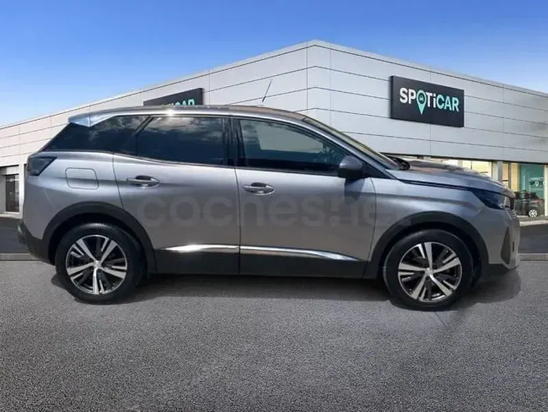 Usado Peugeot 3008 Allure 130 CV (95 kW) 2020 Gris / plata SUV