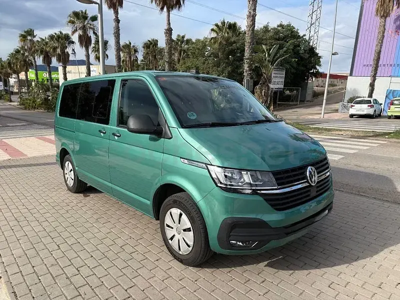Usado VW Caravelle 110 CV (80 kW) 2021 Verde Van