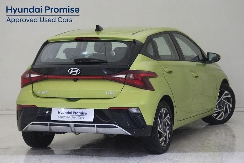 Usado Hyundai i20 100 CV (73 kW) 2024 Amarillo Utilitario