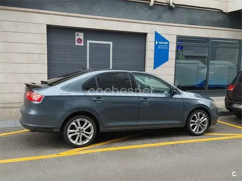 Usado Seat Toledo 90 CV (66 kW) 2016 Gris / plata Utilitario