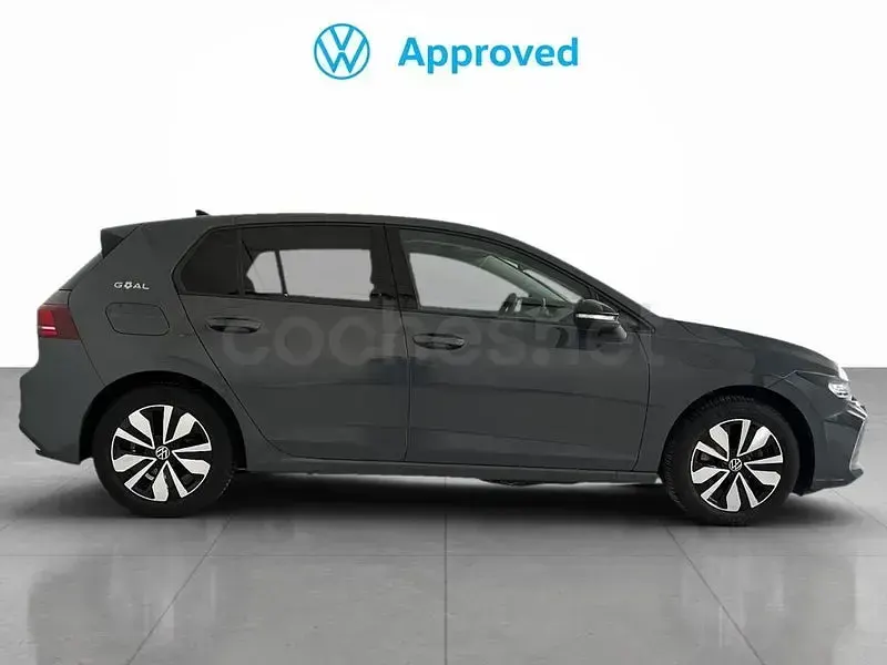 Usado VW Golf VIII Life 115 CV (84 kW) 2025 Gris / plata Berlina