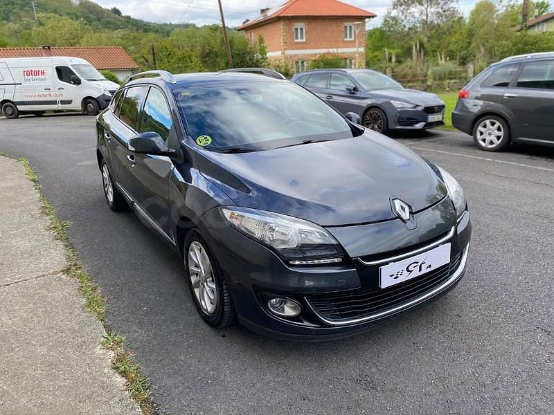 Usado Renault Mégane GrandTour Dynamique 110 CV (80 kW) 2012 Gris / plata Familiar