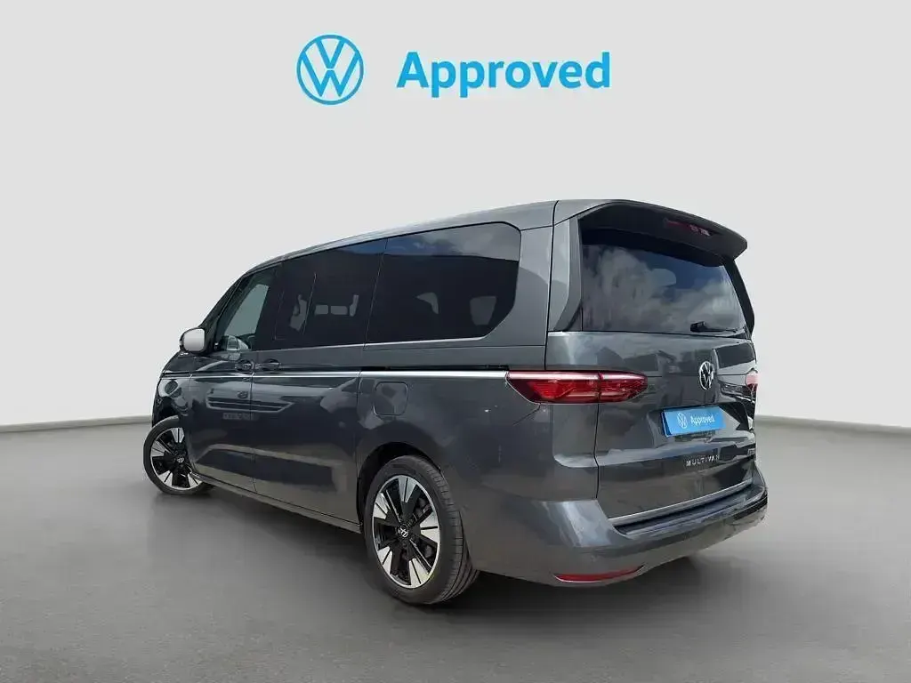 Usado VW Multivan Style 150 CV (110 kW) 2025 Gris Monovolumen