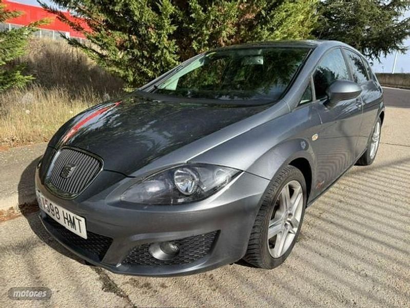 Usado Seat Leon Copa 105 CV (77 kW) 2012 Gris / plata Berlina