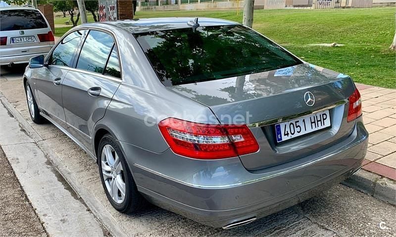 Usado Mercedes E220 Avantgarde 170 CV (125 kW) 2011 Gris / plata Berlina