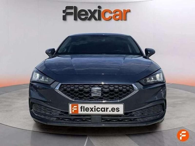 Usado Seat Leon Style 110 CV (80 kW) 2022 Azul Utilitario