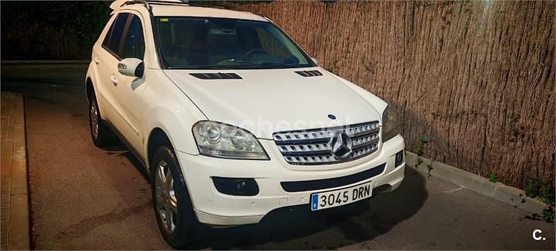 Blanco Usado 2005 Mercedes ML320 SUV | 9800 € (Precio justo) - Imagen 1/4