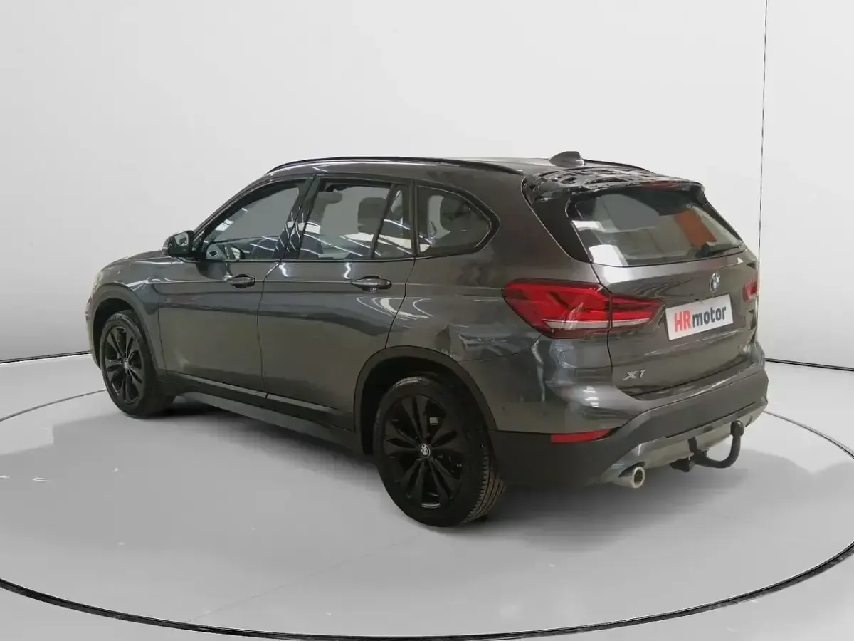Usado BMW X1 Advantage 116 CV (85 kW) 2022 Gris SUV