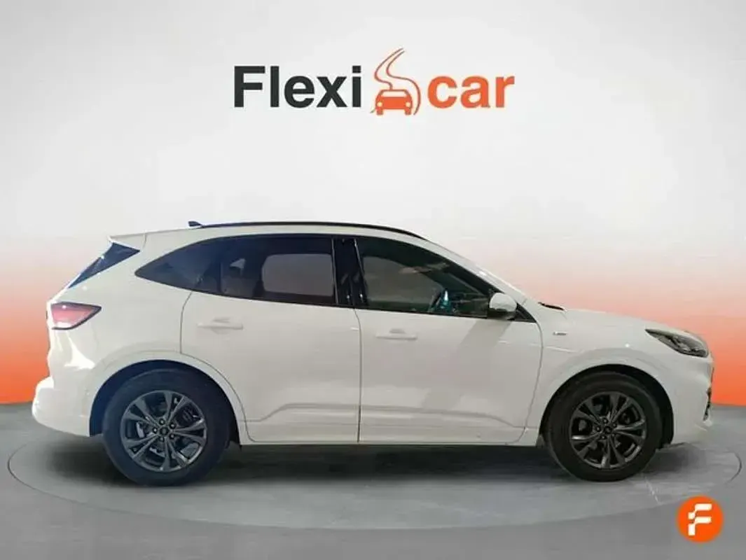 Usado Ford Kuga ST-Line 150 CV (110 kW) 2022 Blanco SUV
