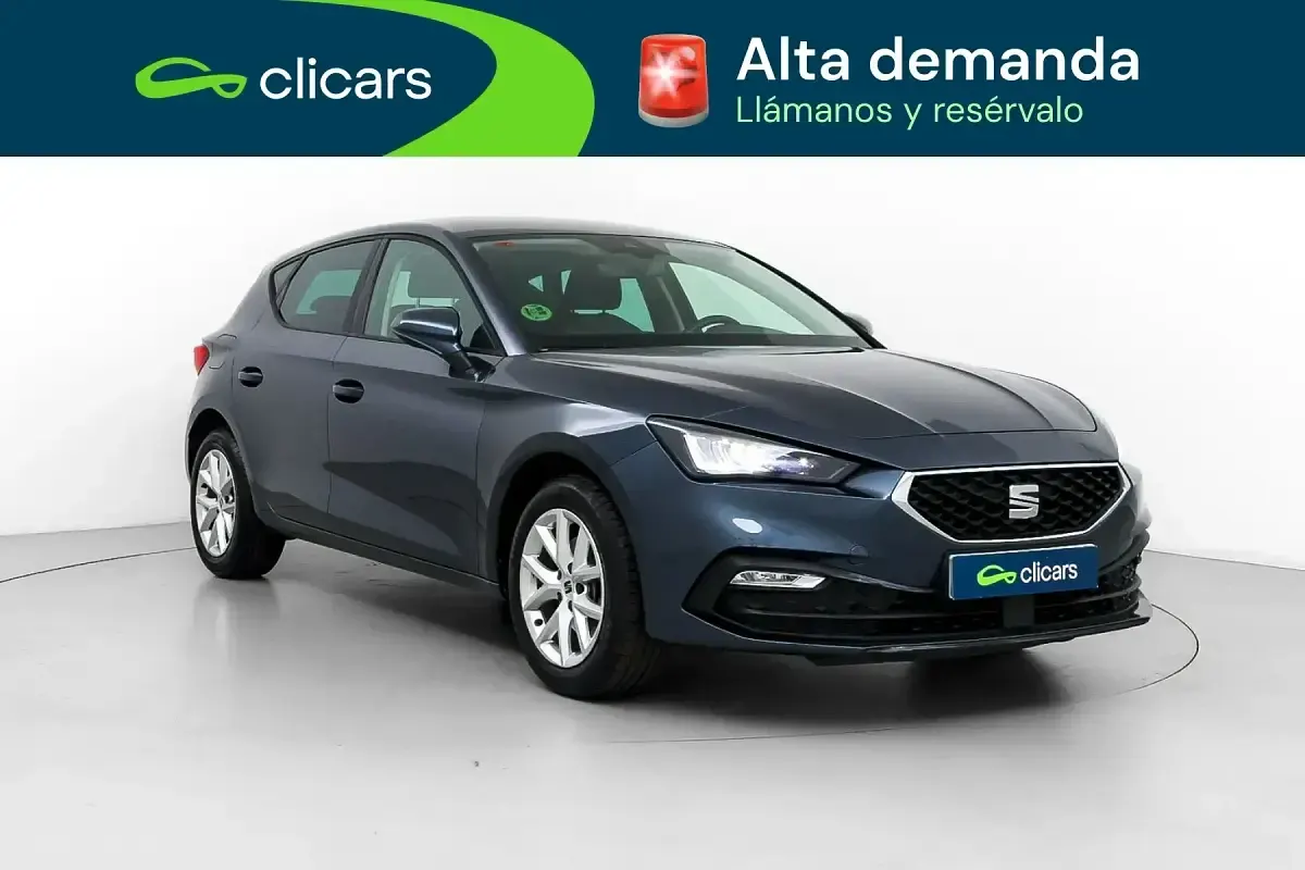 Usado Seat Leon Style 110 CV (80 kW) 2021 Gris / plata Berlina