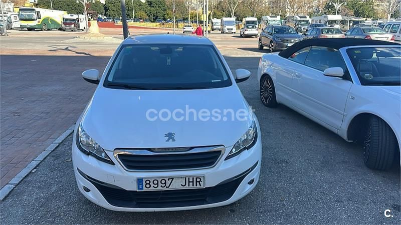 Usado Peugeot 308 Active 120 CV (88 kW) 2015 Blanco Berlina
