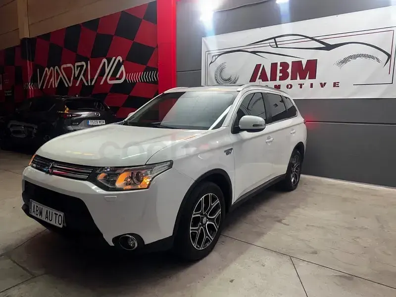 Usado Mitsubishi Outlander P-HEV 203 CV (149 kW) 2015 Blanco SUV
