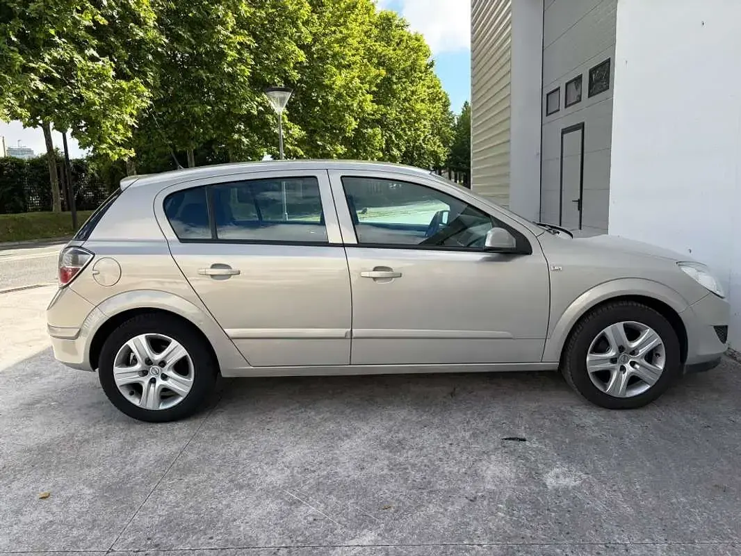 Usado Opel Astra Energy 116 CV (85 kW) 2009 Beige Utilitario