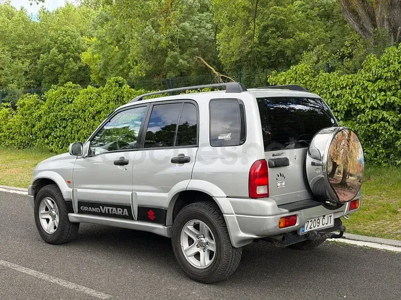 Usado Suzuki Grand Vitara 109 CV (80 kW) 2003 Gris / plata SUV