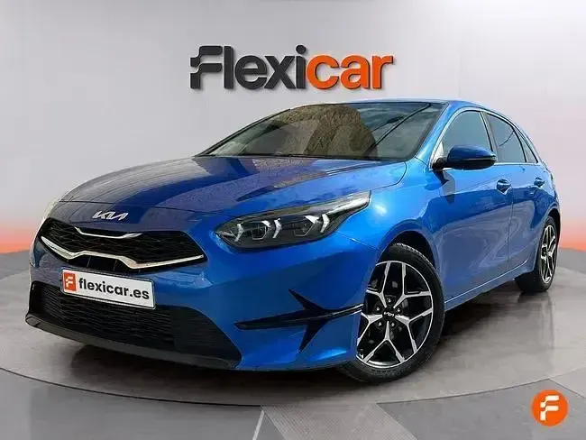 Usado Kia Ceed 100 CV (73 kW) 2021 Azul Utilitario