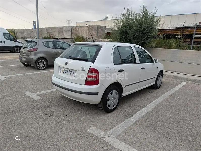 Usado Skoda Fabia Comfort 100 CV (73 kW) 2000 Blanco Berlina