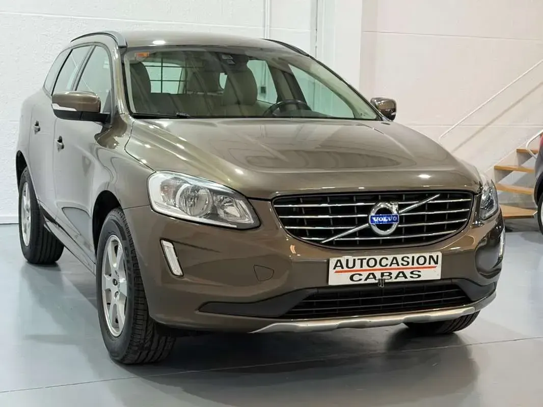 Usado Volvo XC60 Momentum 150 CV (110 kW) 2015 Marrón SUV