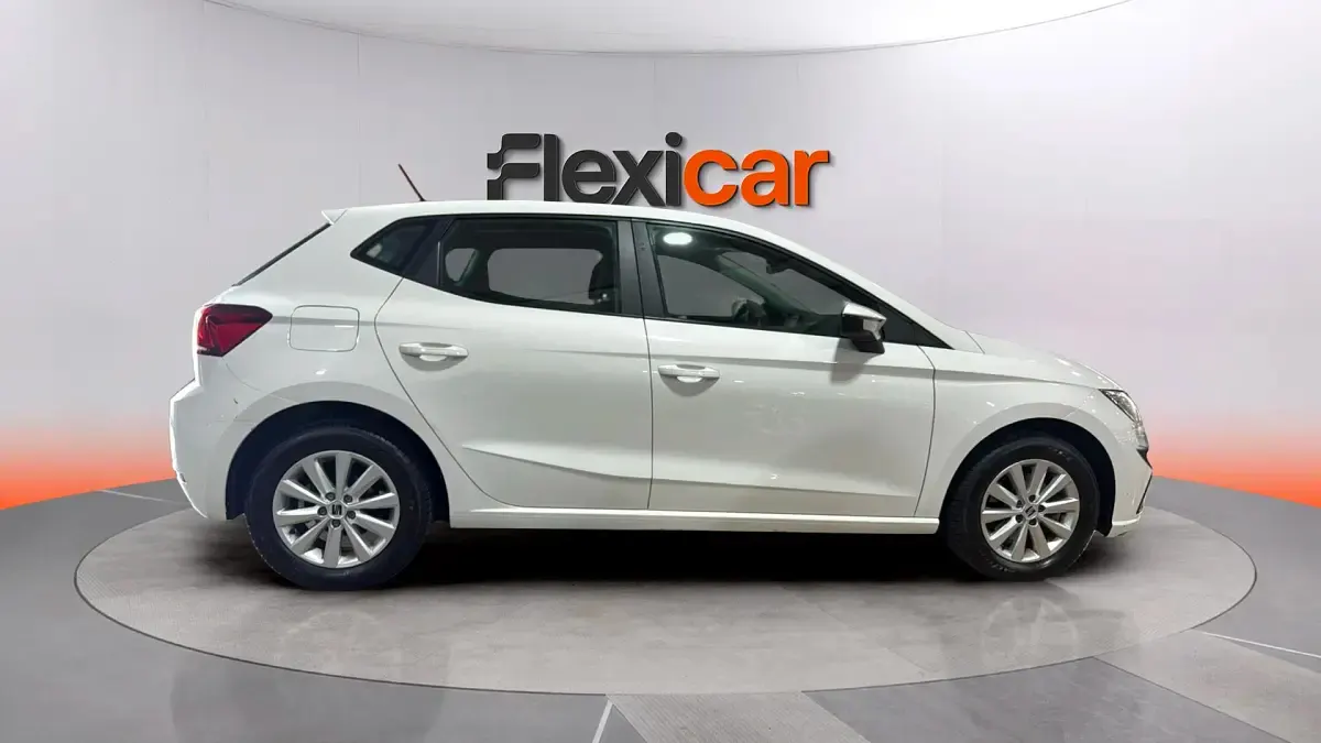 Usado Seat Ibiza Style 110 CV (80 kW) 2023 Blanco Utilitario