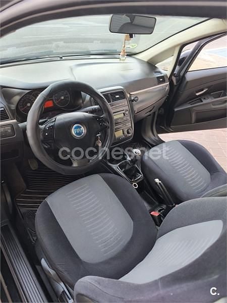 Negro Usado 2007 Fiat Grande Punto Active Utilitario | 1500 € (Buen precio) - Imagen 1/4