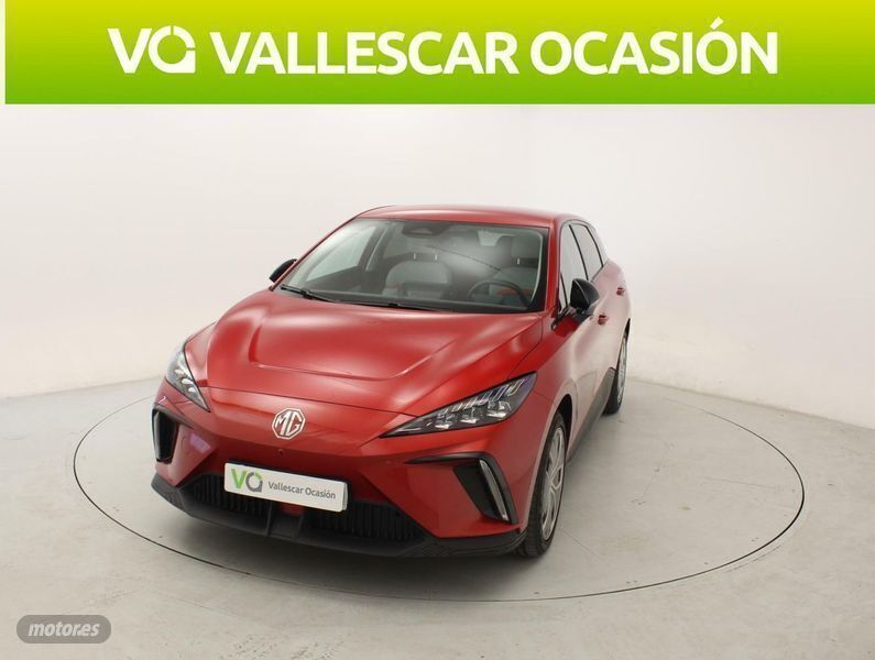 Diamond red Usado 2024 MG MG4 EV Luxury Utilitario | 26.500 € (Buen precio) - Imagen 1/4