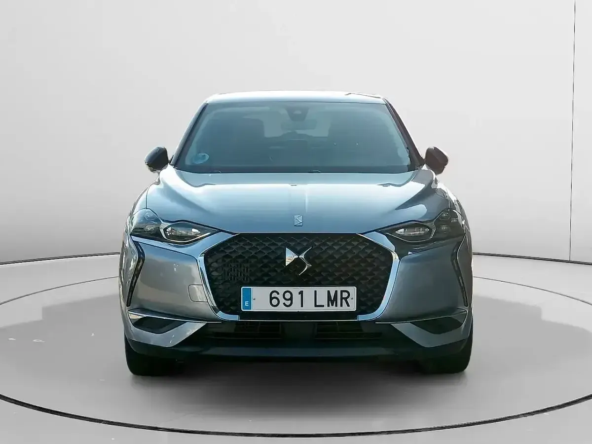 Usado DS Automobiles DS3 So Chic 131 CV (96 kW) 2021 Gris Utilitario
