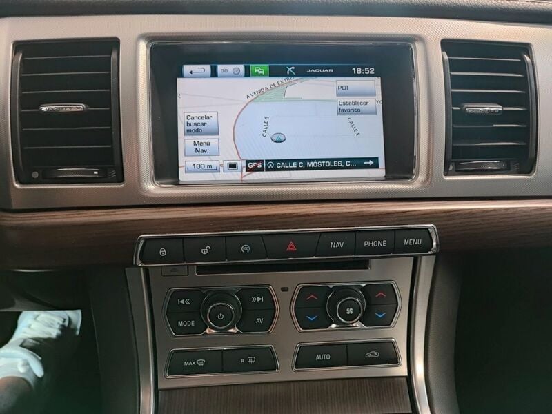 Usado Jaguar XF Luxury 200 CV (147 kW) 2015 Rojo Berlina