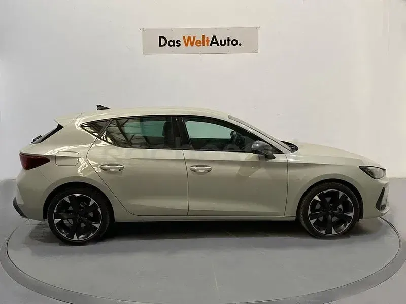 Usado Cupra Leon 150 CV (110 kW) 2025 Gris / plata Familiar