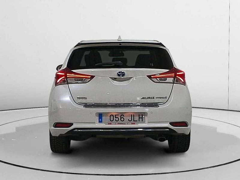 Używany Toyota Auris Hybrid Advance 136 KM (100 kW) 2016 Biały Hatchback