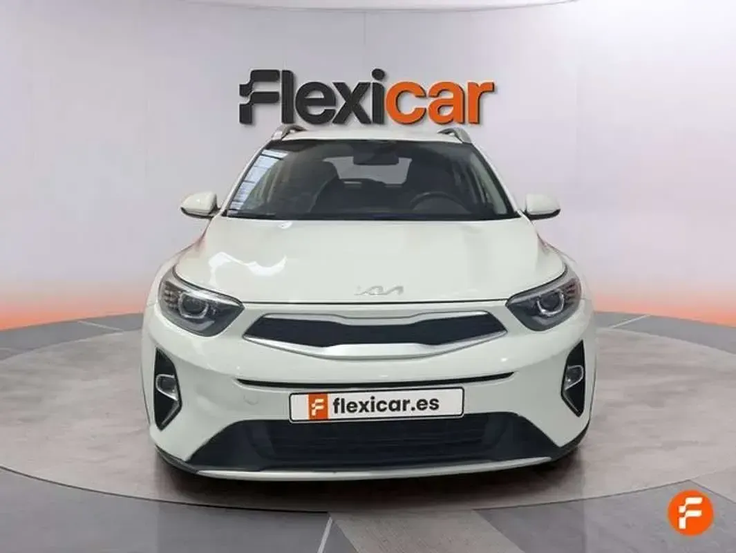 Usado Kia Stonic 84 CV (61 kW) 2023 Blanco SUV