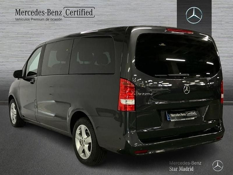 Usado Mercedes V220 163 CV (119 kW) 2023 Gris Monovolumen