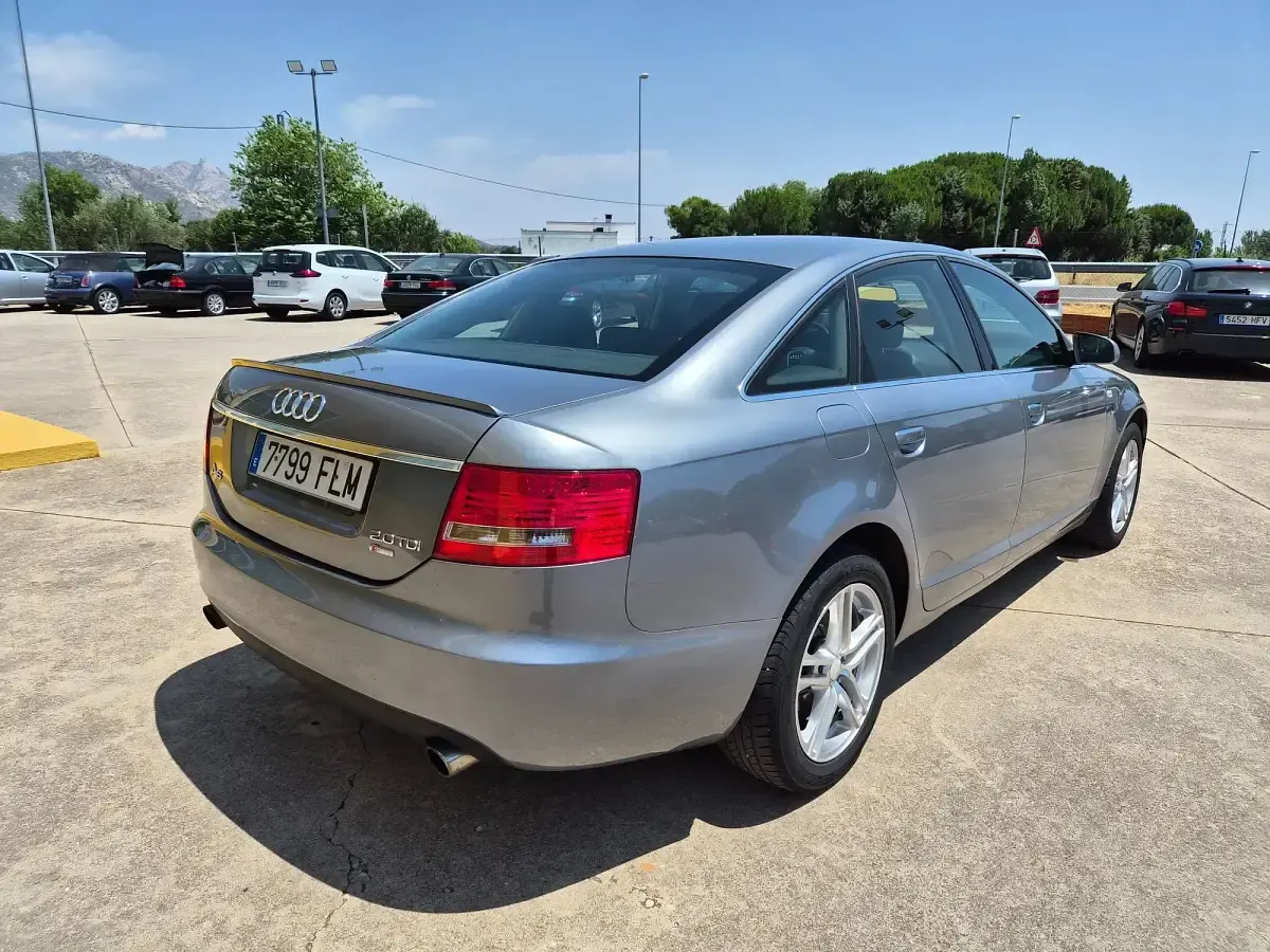 Usado Audi A6 140 CV (102 kW) 2007 Gris Berlina