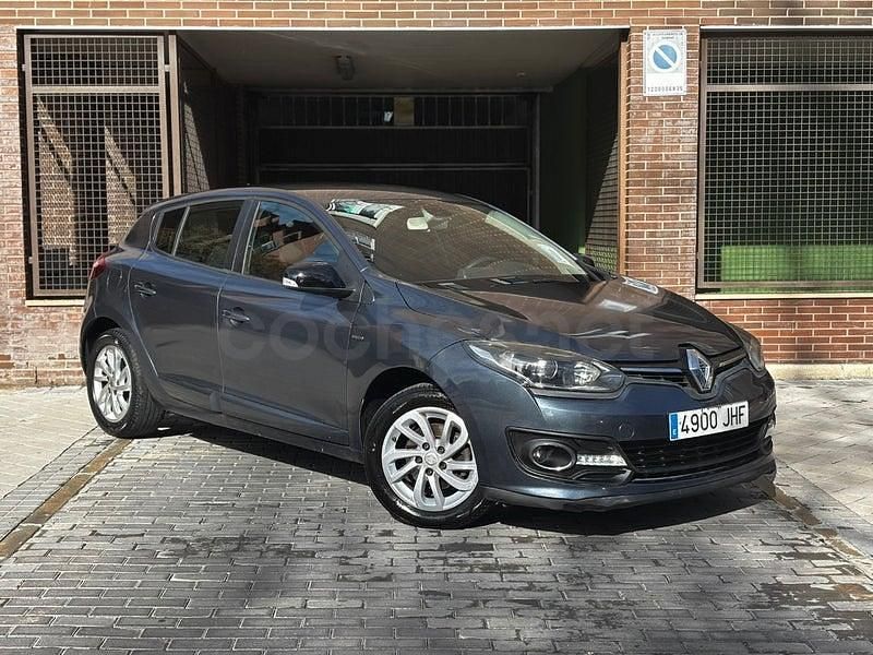 Gris / plata Usado 2015 Renault Mégane LIMITED Berlina | 6490 € (Buen precio) - Imagen 1/4