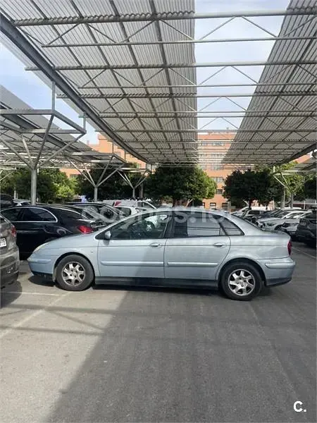 Usado Citroën C5 138 CV (101 kW) 2004 Azul Berlina