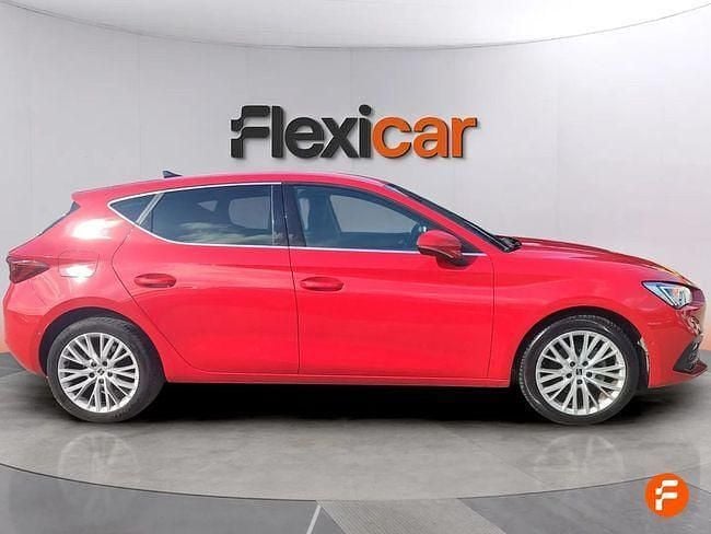 Usado Seat Leon Style 110 CV (80 kW) 2022 Rojo Familiar