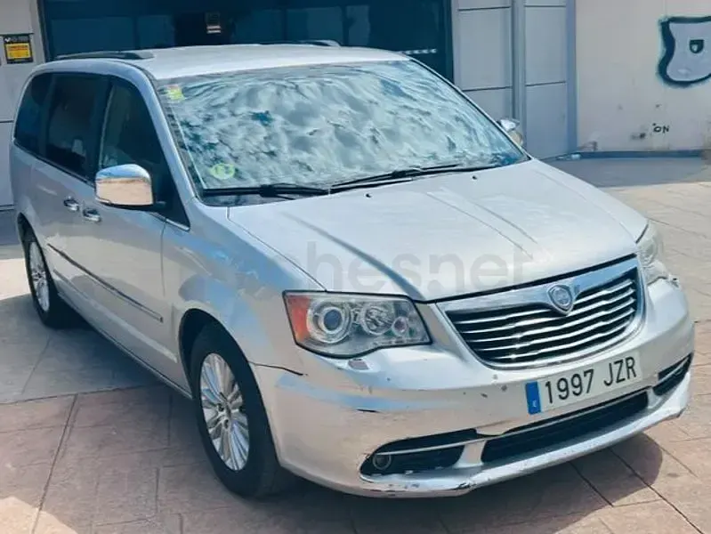 Usado Lancia Voyager Silver 163 CV (119 kW) 2012 Gris / plata Monovolumen