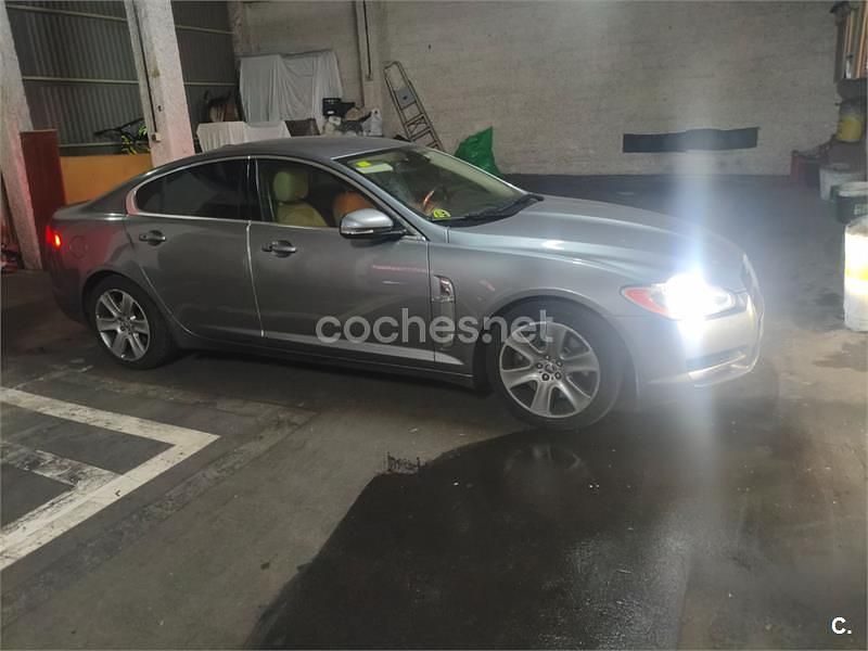 Gris / plata Usado 2011 Jaguar XF Portfolio Berlina | 11.500 € (Precio justo) - Imagen 1/4