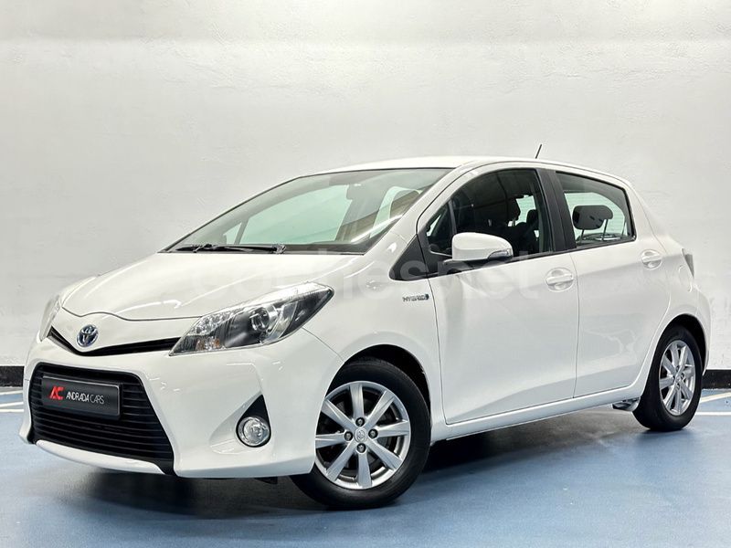 Blanco Usado 2014 Toyota Yaris Hybrid Active Berlina | 12.490 € (Precio justo) - Imagen 1/4