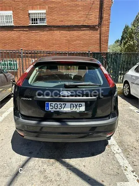 Usado Ford Focus Trend 100 CV (73 kW) 2006 Negro Berlina
