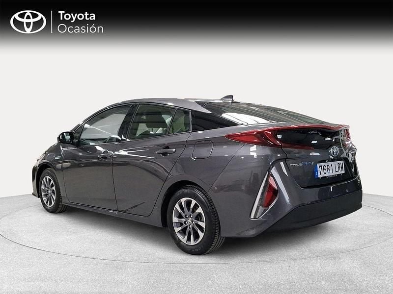 Usado Toyota Prius Advance 122 CV (89 kW) 2021 Gris Berlina