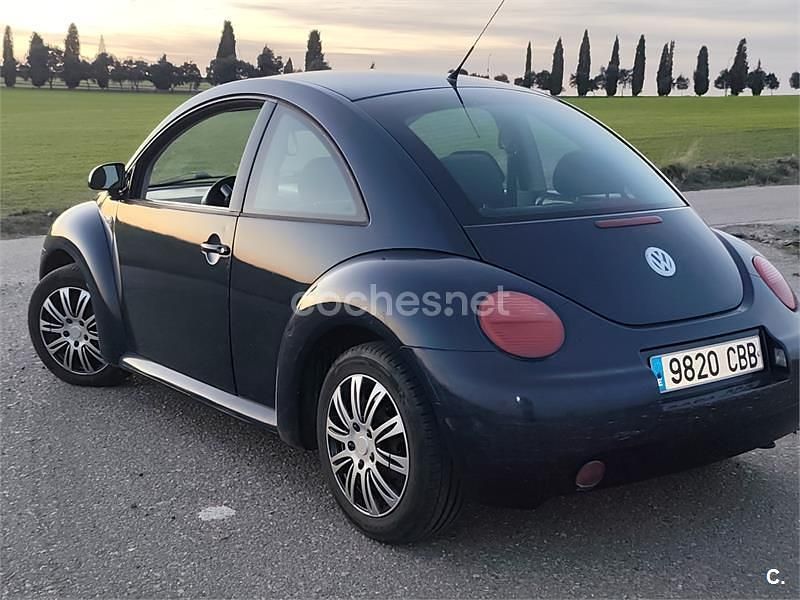 Usado VW New Beetle 102 CV (75 kW) 2002 Azul Utilitario