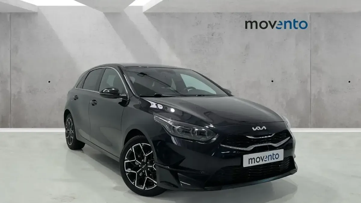 Usado Kia Ceed Style 101 CV (74 kW) 2025 Negro Utilitario