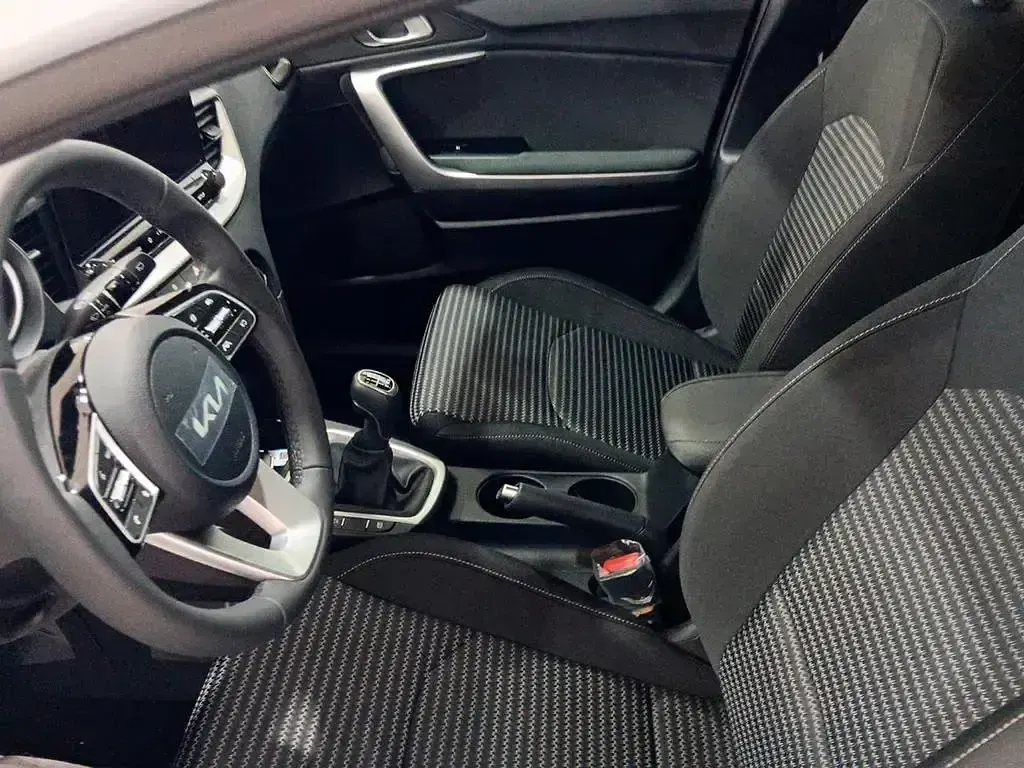 Usado Kia Ceed 100 CV (73 kW) 2025 Blanco Utilitario