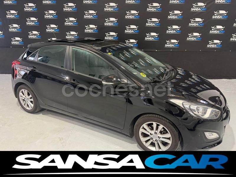 Negro Usado 2015 Hyundai i30 Berlina | 10.999 € (Precio justo) - Imagen 1/4