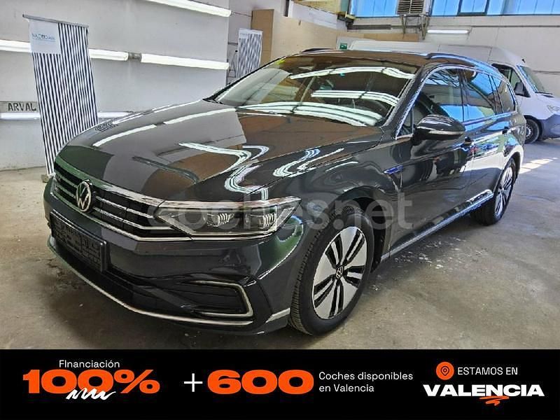 Gris / plata Usado 2021 VW Passat GTE Familiar | 20.850 € (Precio justo) - Imagen 1/4