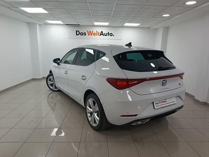 Blanco Nuevo 2025 Seat Leon FR Utilitario | 31.900 € (Caro) - Imagen 1/4