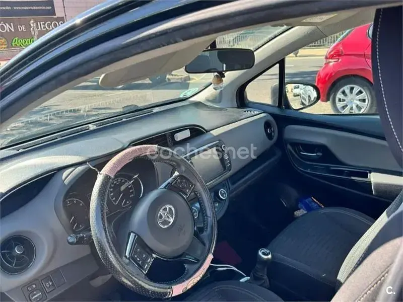 Usado Toyota Yaris Active 69 CV (50 kW) 2018 Negro Berlina
