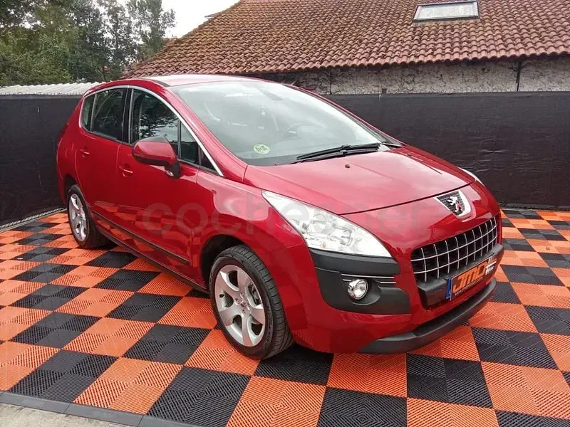 Usado Peugeot 3008 Premium 112 CV (82 kW) 2011 Granate Familiar